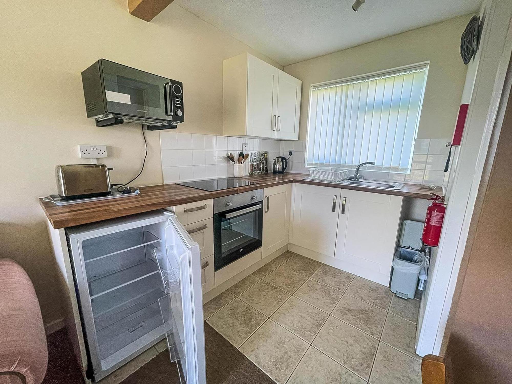 Lovely 4 Berth Chalet To Hire In Hemsby Nearby The Beach Ref 18177B Exterior photo