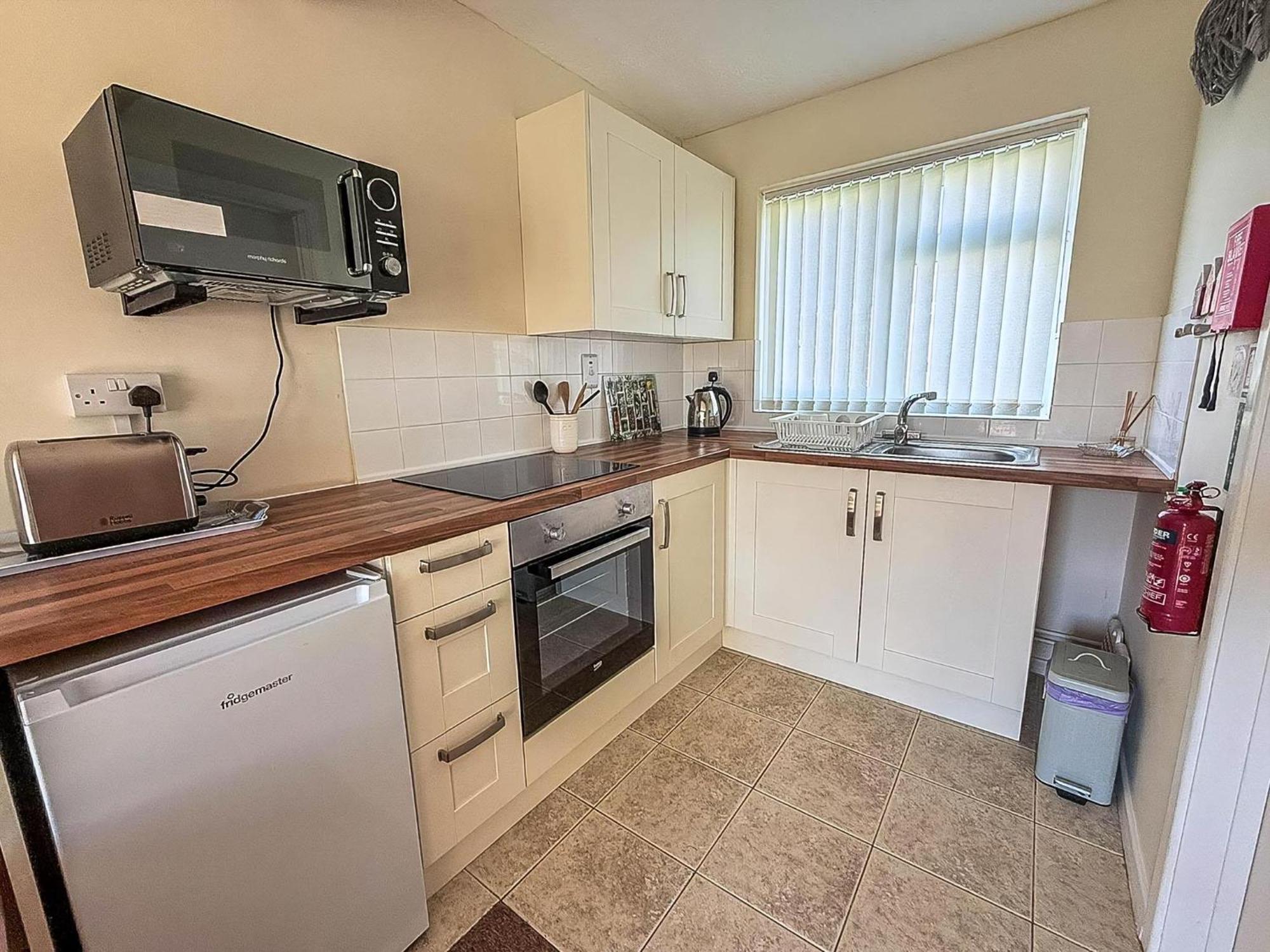 Lovely 4 Berth Chalet To Hire In Hemsby Nearby The Beach Ref 18177B Exterior photo